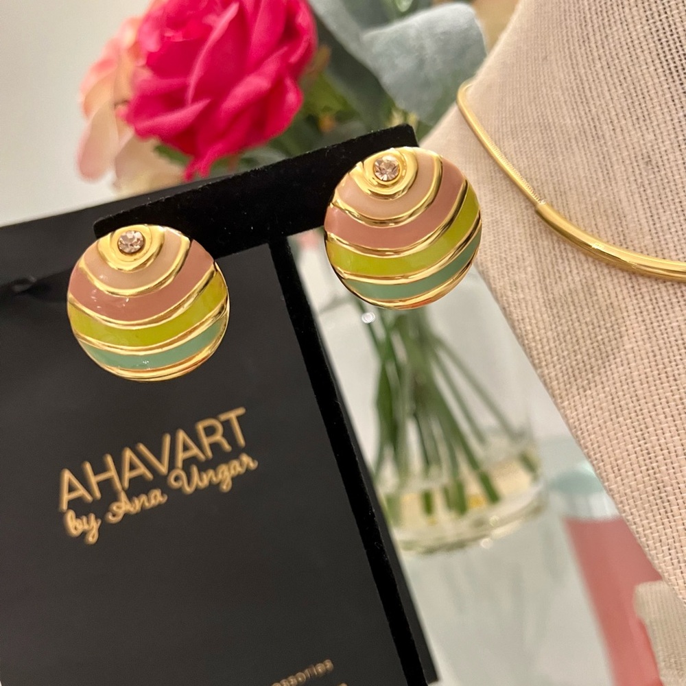 Brand new gorgeous EARRINGS (I SOLD THE NECKLACE)